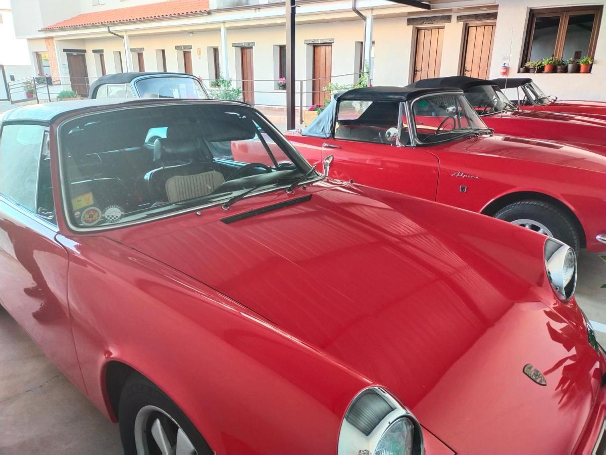 Hostal Almagro - Parking Bagian luar foto