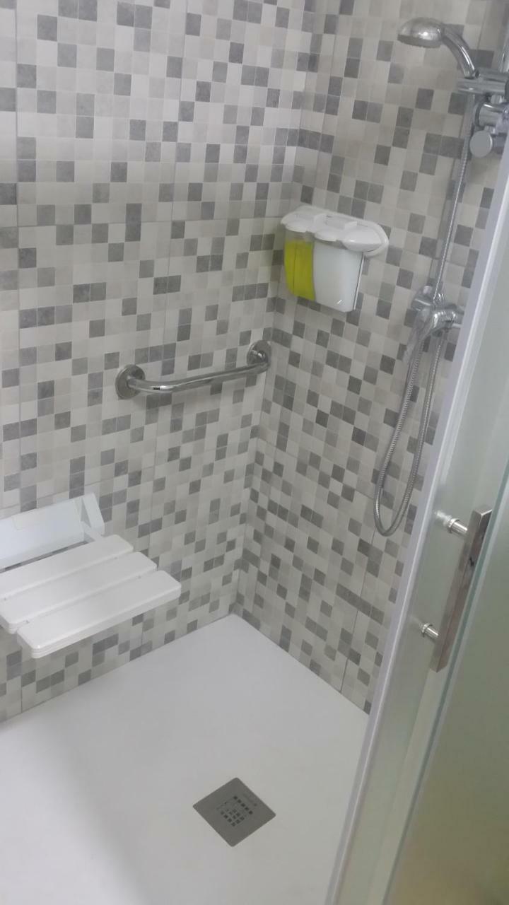 Hostal Almagro - Parking Bagian luar foto